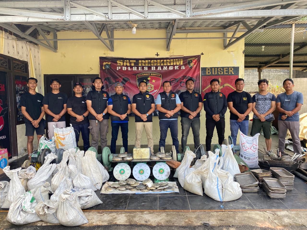 Polisi Amankan 1,2 Ton Timah dari Lokasi Peleburan Ilegal di Kebun Sawit Bangka