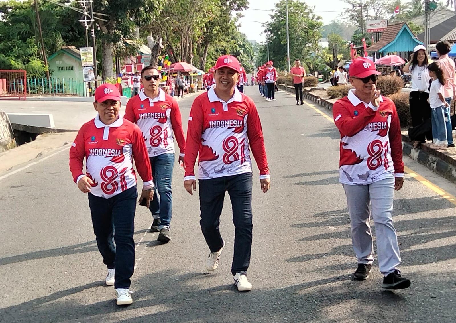 Semangat! Bupati & Wakil Bupati Bangka Ikut Pawai HUT RI ke-81