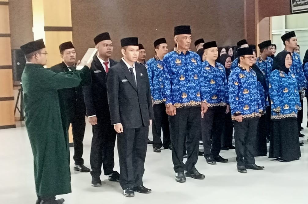Bupati Basel Lantik 4 Pejabat Eselon II, 19 CPNS Jadi PNS dan 11 Kepsek 