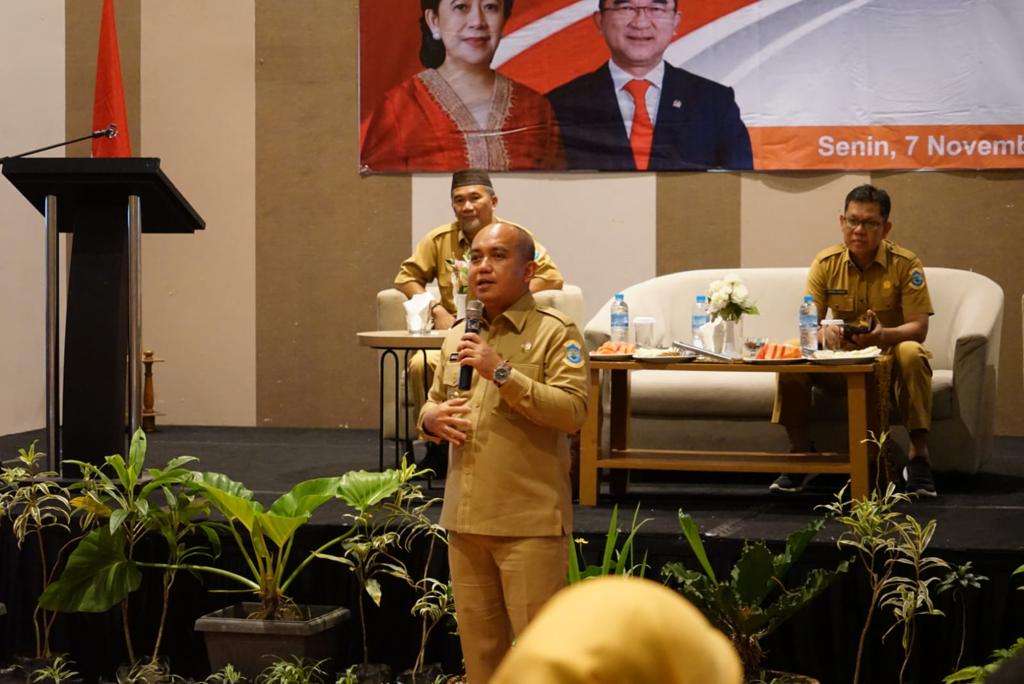 Serahkan Beasiswa Program Indonesia Pintar Aspirasi Ketua DPR RI, Wako Molen Pesan Begini