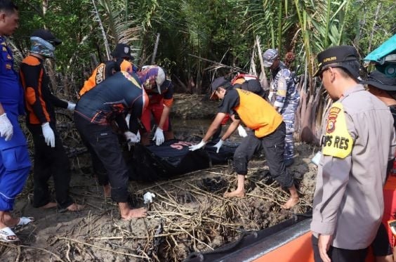 Seluruh Penumpang Kapal Evelyn Terbalik di Inhil   Ditemukan, 12 Meninggal Dunia, 64 Orang Selamat