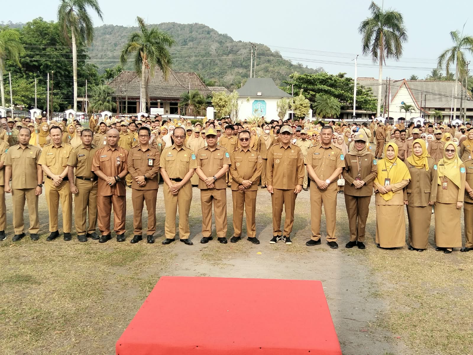Apel Bersama 2.747 PPPK Paruh Waktu, Bupati Fery Tegaskan Kedisiplinan & Kinerja