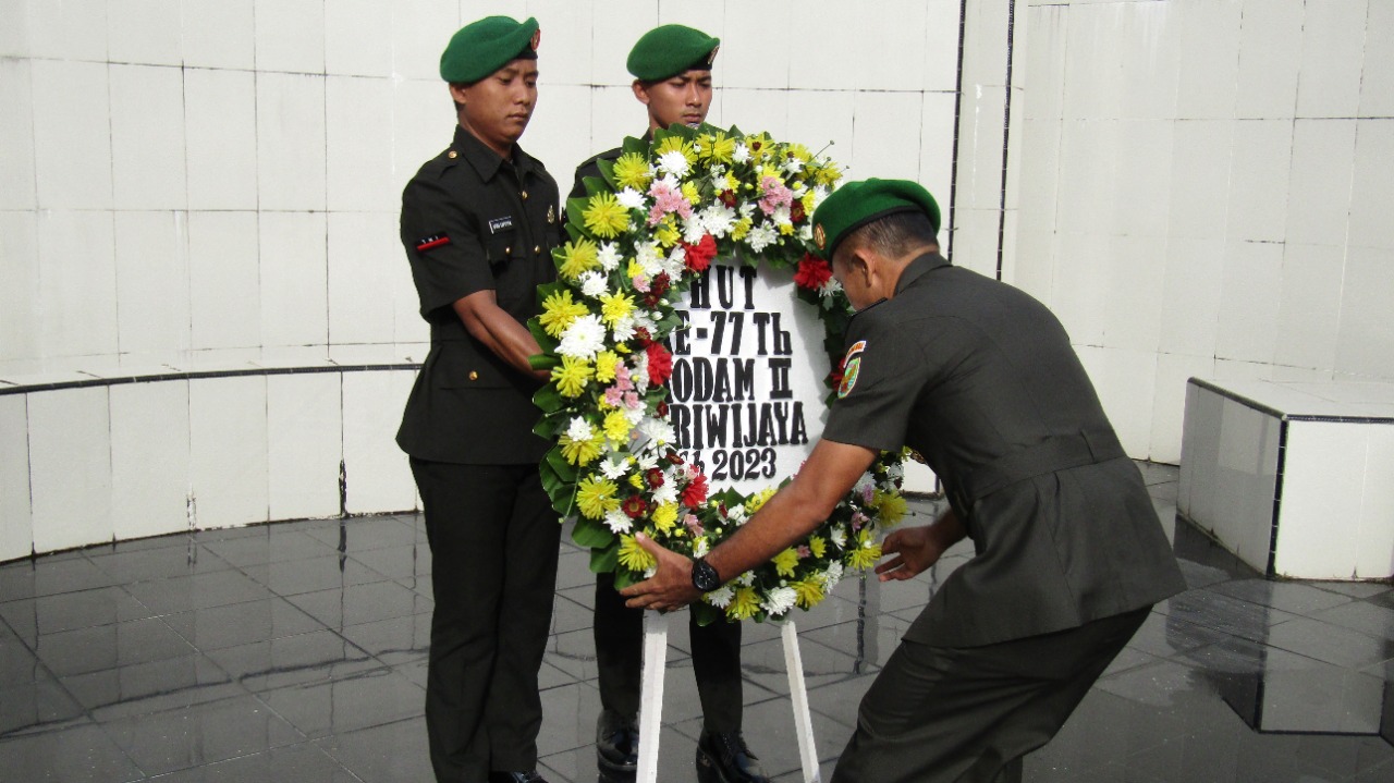 Peringati HUT Kodam II/Sriwijaya, Prajurit Korem 045/Gaya Ziarah ke TMP Pawitralaya