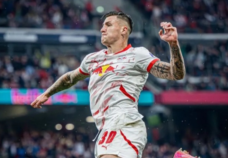 Setan Merah Ikut Kejar Striker RB Leipzig, Beri Penawaran 1,6 Triliun