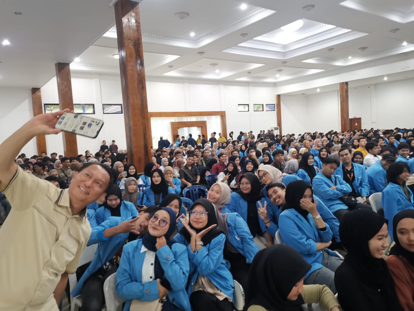 Depan Ribuan Mahasiswa, Bambang Patijaya Bicara Transformasi Ekonomi