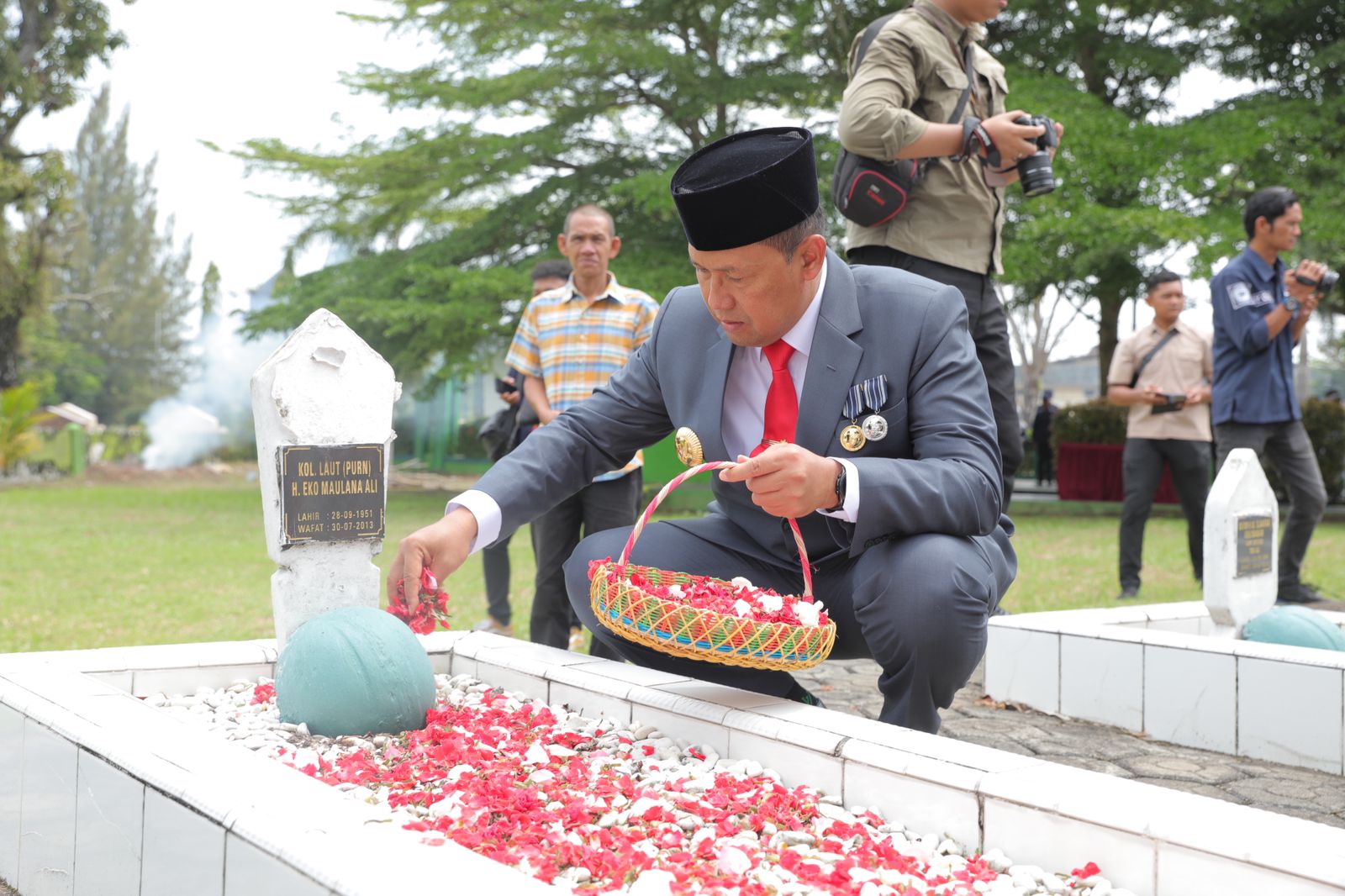 Pj.Gubernur Babel dan Forkopimda Babel Ziarah dan Tabur Bunga di Makam Pahlawan Pawitralaya