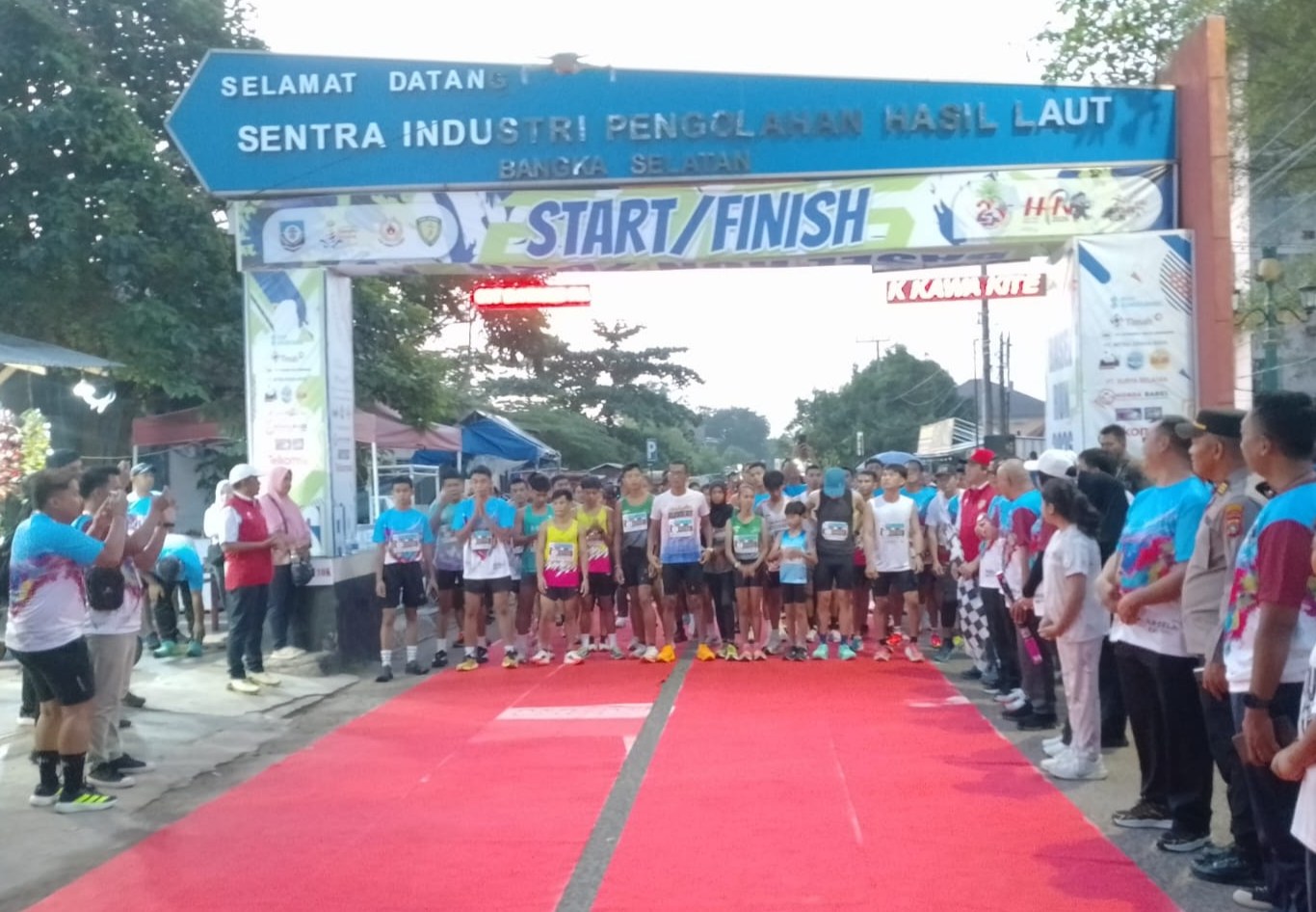 Ribuan Runners Jajal Rute Pantai Basel Bareng Pemegang Rekor Marathon Indonesia