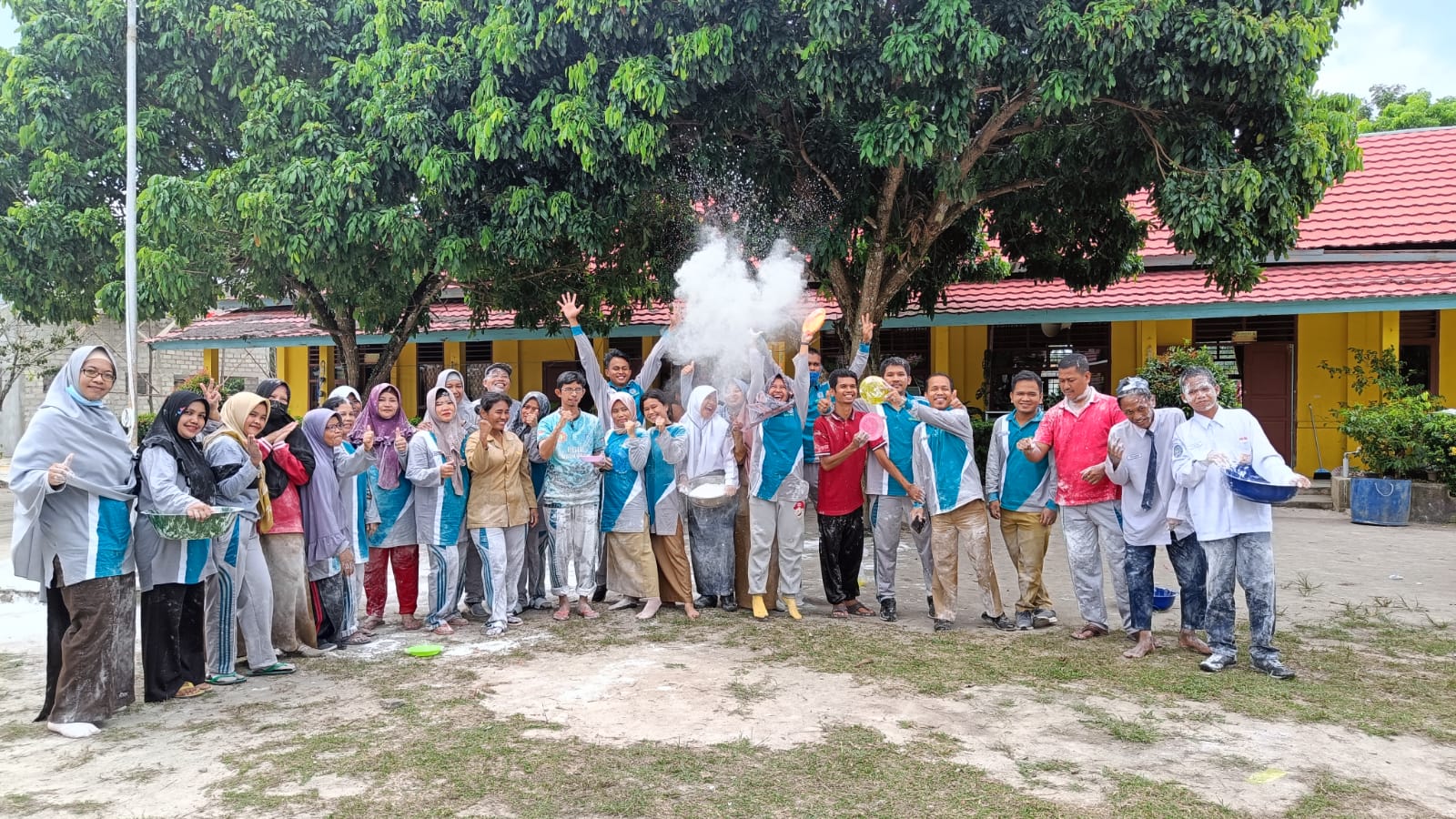 Meriahkan HUT RI ke-77, SMPN 2 Lubuk Besar Gelar Beragam Lomba 