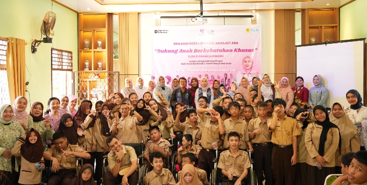 Srikandi PLN Babel Tebar Kasih di SLBN 31 Pangkalpinang, Peringati Hari Anak dan Hari Kebaya Nasional