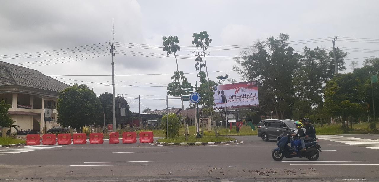 Ruas Jalan Bundaran di Perkantoran Pemprov Ditutup, Pengendara Kesal