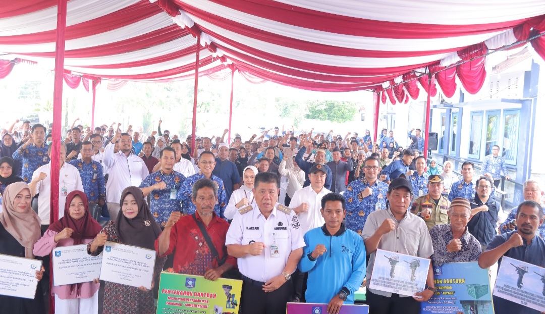 Serahkan Bantuan Sarpras Perikanan ke Nelayan, Gubernur Hidayat Arsani: Bantuan Harus Tepat Sasaran 