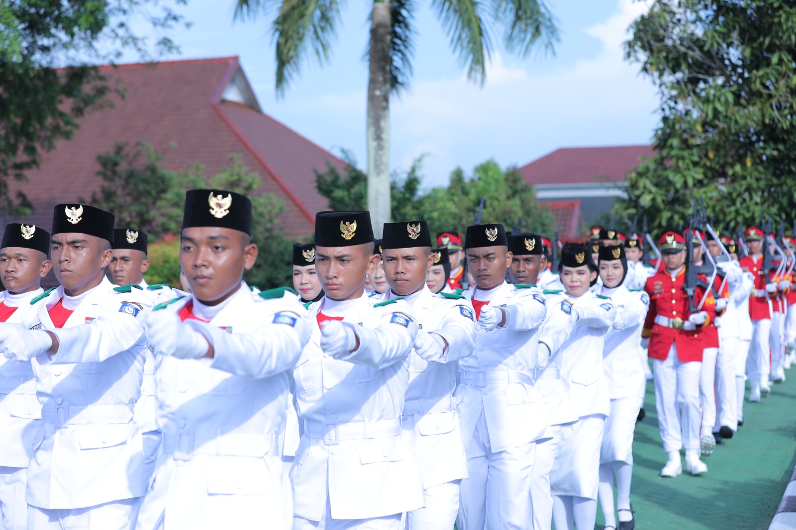 Gubernur Hidayat Arsani Sampaikan Terima Kasih, Upacara Penurunan Bendera Berlangsung Lancar dan Khidmat