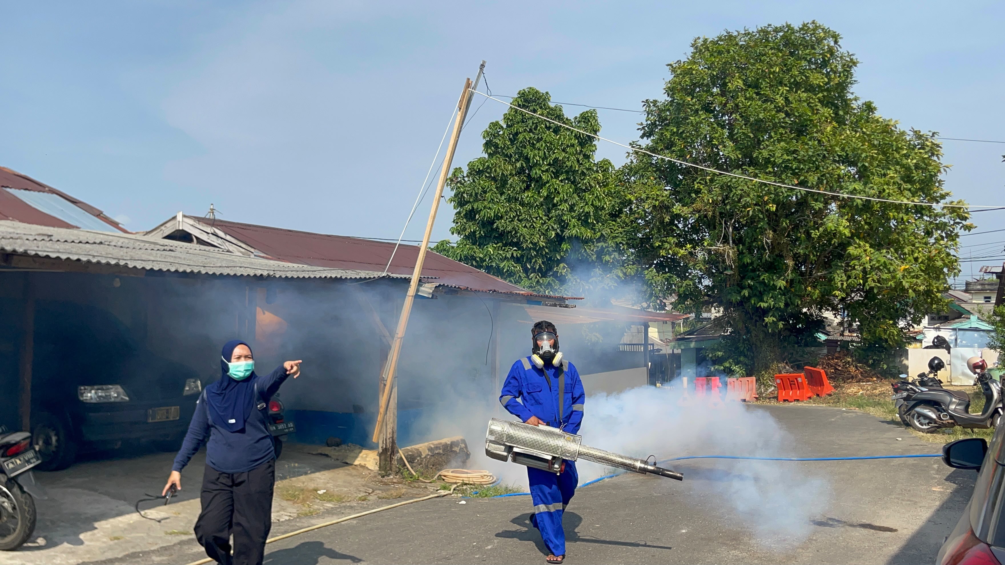 Cegah DBD, Bidokkes Polda Babel Fogging Polresta Pangkalpinang