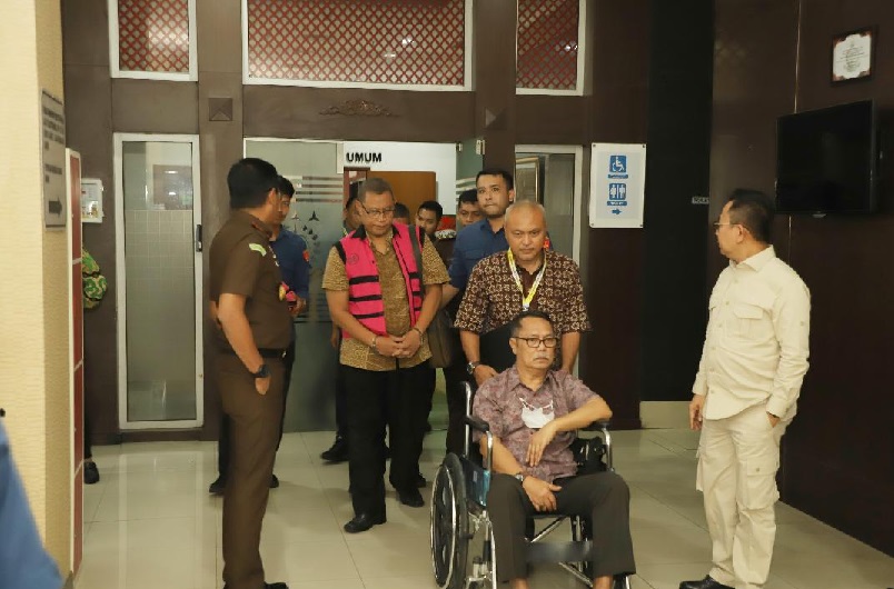 Berkas 3 Eks Kadis ESDM Babel Masuk ke Kejari Jakarta Selatan, Rusbani Pakai Kursi Roda