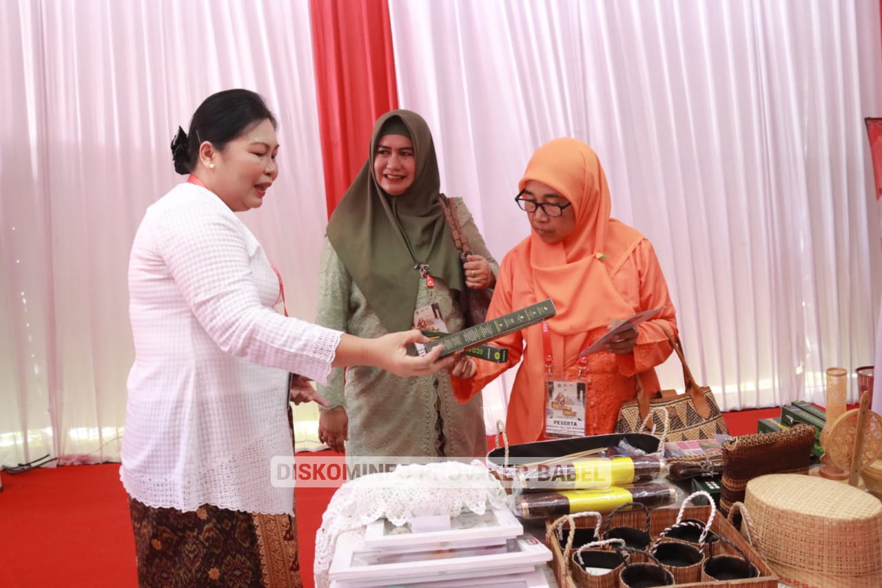 Semarakkan Expo HUT ke-43 Dekranas di Sumut, Maya Suganda Kenalkan Ragam Kriya Babel ke Pengunjung