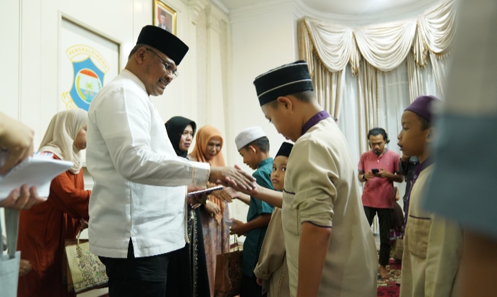 Pj Gubernur Babel : Salah satu bentuk amalan dalam bulan ramadan yakni membahagiakan anak yatim