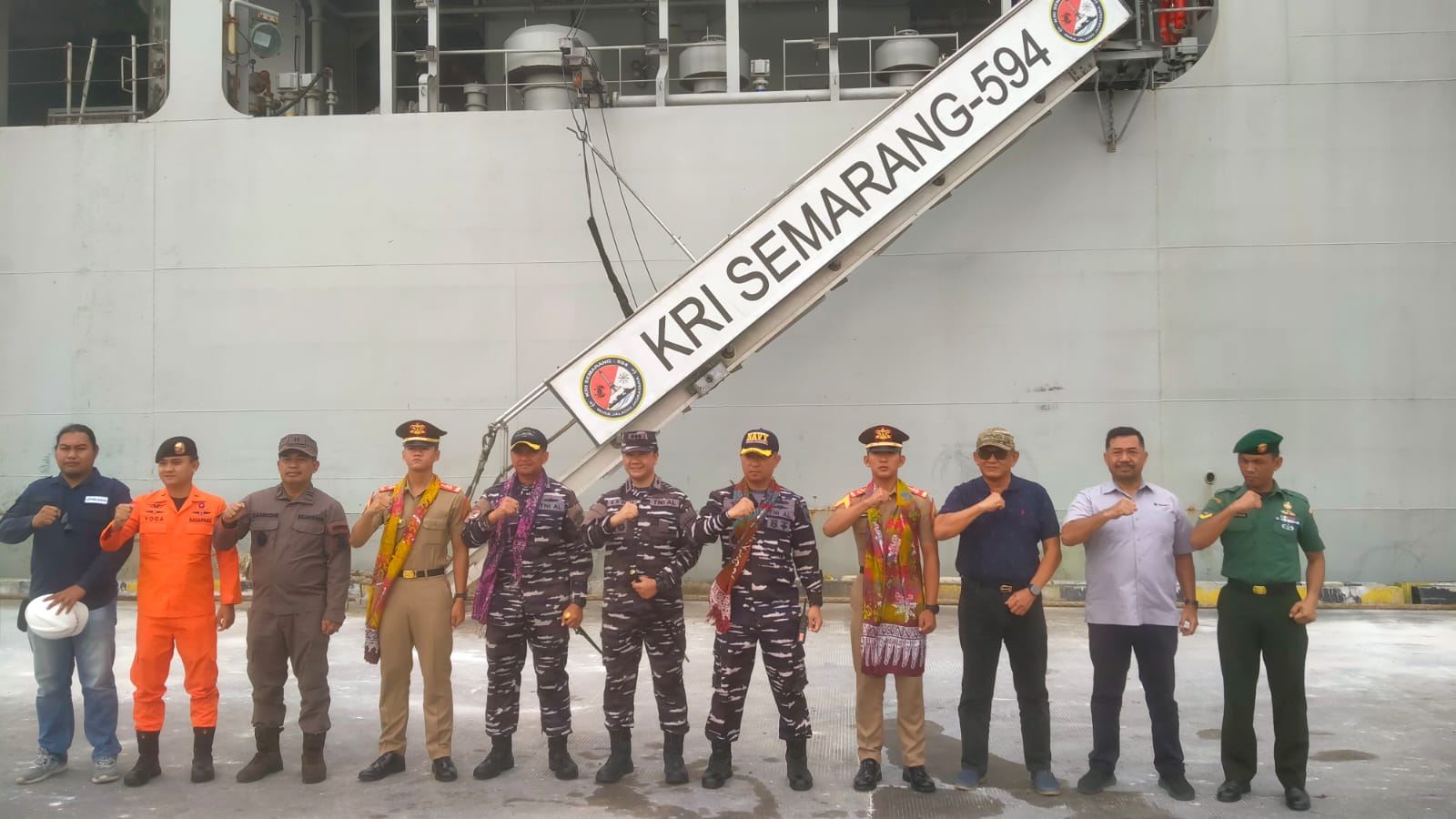 KRI Semarang - 594 Bawa Taruna AAL Berlabuh di Belinyu 