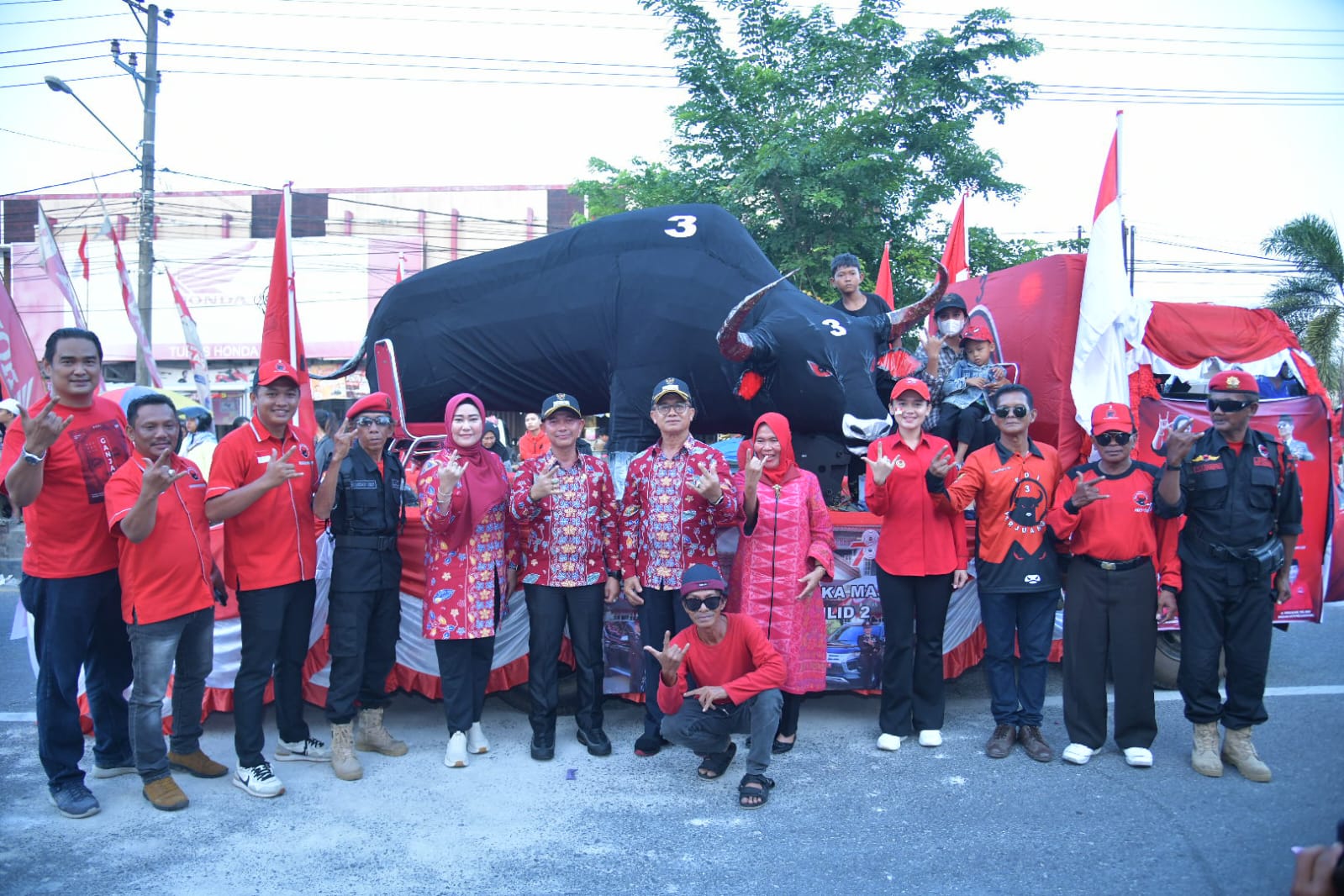 Banteng PDIP Bangka Tampil di Karnaval Indah