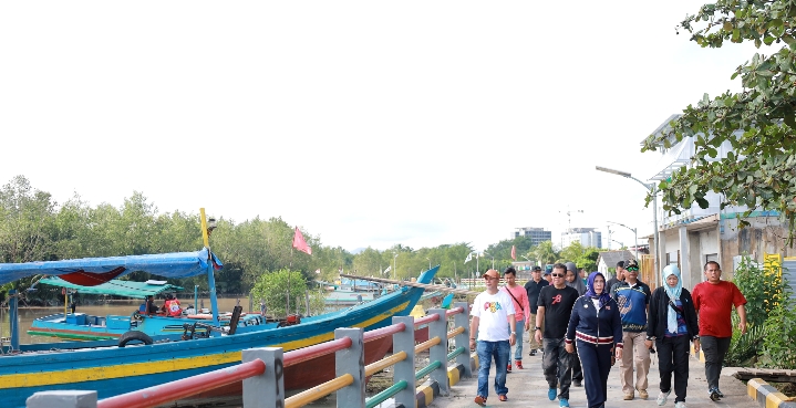 Kecamatan Taman Sari Tanamkan Kepedulian Sampah dengan Gotong Royong