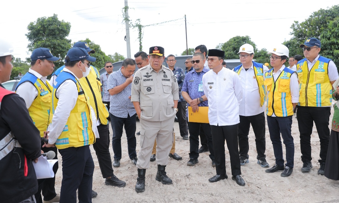 Tinjau Abrasi Pantai Penyak, Gubernur Hidayat Pastikan Pembangunan Talud Berjalan Sesuai Ketentuan