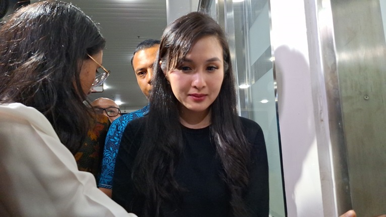 Usai Diperiksa Kasus Timah, Sandra Dewi Bungkam? 