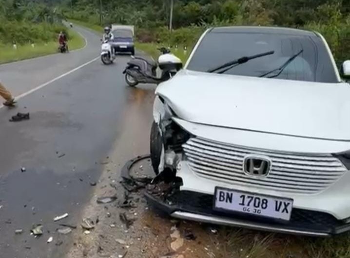 Kronologi Adu Kambing Dua Mobil di Ruas Jalan Bencah - Airgegas