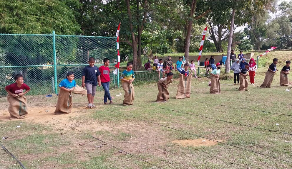 Semarak Menyambut HUT RI ke 77, IIKT Muntok Gelar Bazar UMKM Hingga Permainan Tradisional