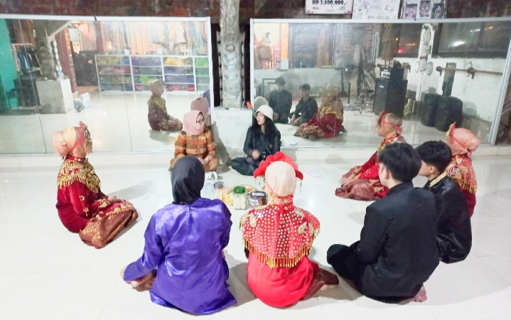 Peneliti ISBI Bandung Eksplorasi Koreografi Alam dan Pencak Silat di Sanggar Buluh Perindu
