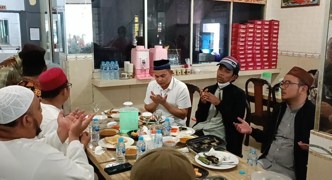 UAS Sambangi RM Kapau Nusantara, Doakan Keberkahan untuk Adi Putra Sekeluarga