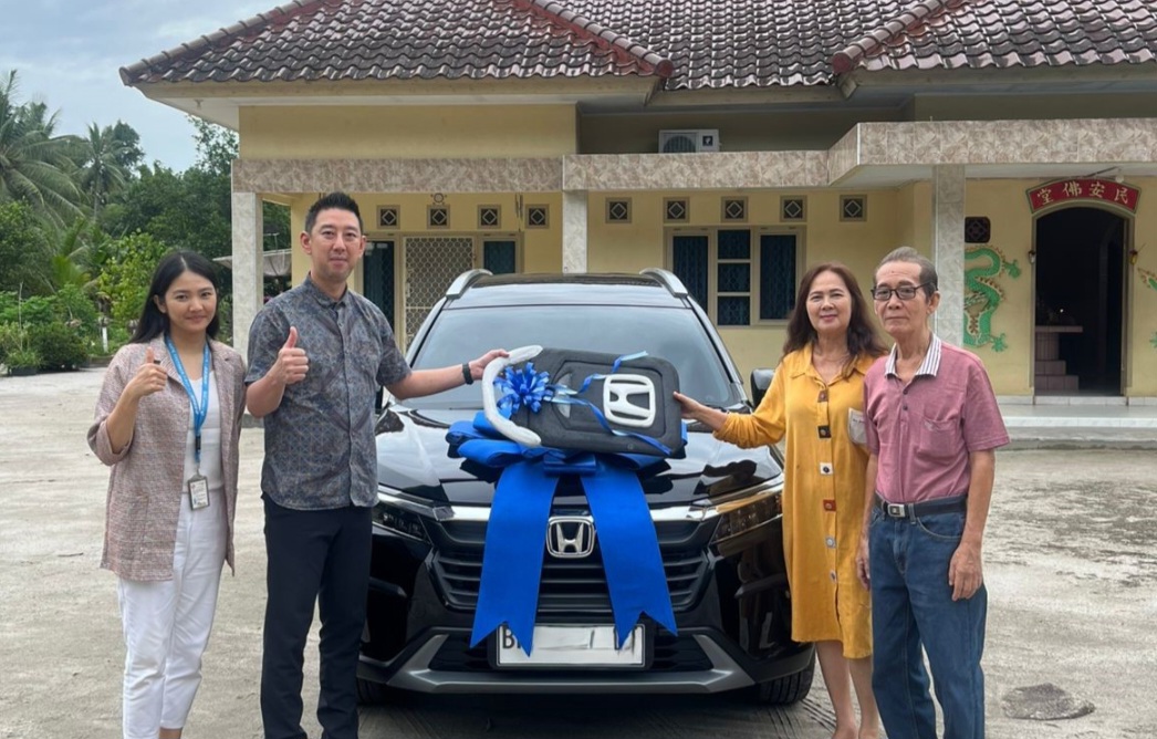 Asik, Nasabah J Trust Bank Dapat Hadiah Mobil