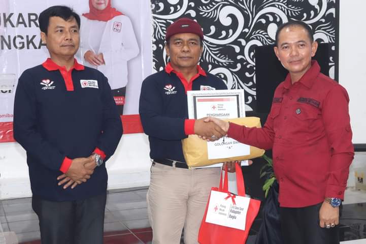 PMI Bangka Beri Penghargaan Kepada 120 Relawan Donor Darah