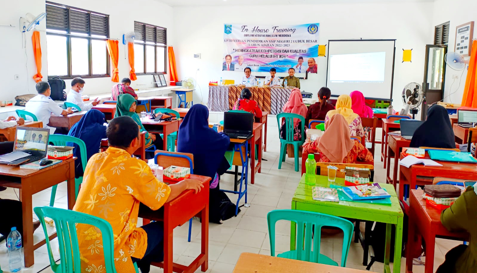 Hari Terakhir In House Training Implementasi Kurikulum Merdeka SMPN  2 Lubes Berjalan Sukses