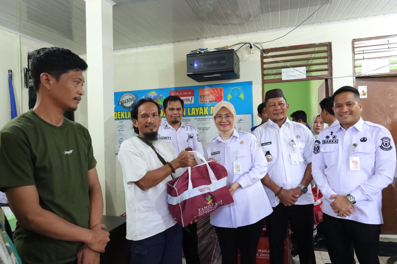 Bantuan Kemensos Sampai ke Warga Terdampak Banjir Rob di Kelurahan Pasir Putih