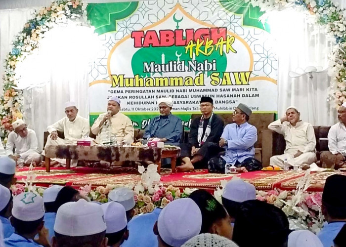 Bersama Masyarakat, Bupati Bateng Hadiri Maulid Nabi Muhammad di Desa Perlang