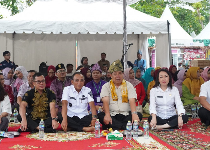 Lestarikan Tradisi Menyirih, Gubernur Hidayat Arsani Resmi Buka Festival Budaya Napak Sire 2026