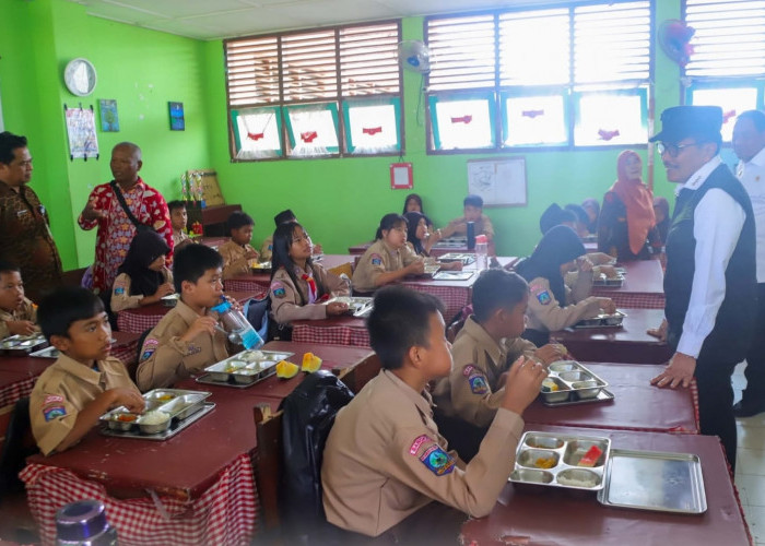 Stafsus Menkopolkam RI Pantau MBG di Bangka