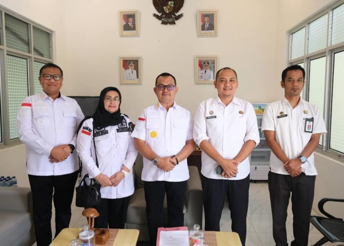 Kakanwil Kemenkum Babel Kunjungi Dinas PerindagkopUKM Bangka Tengah untuk Pendataan Produk Kerajinan
