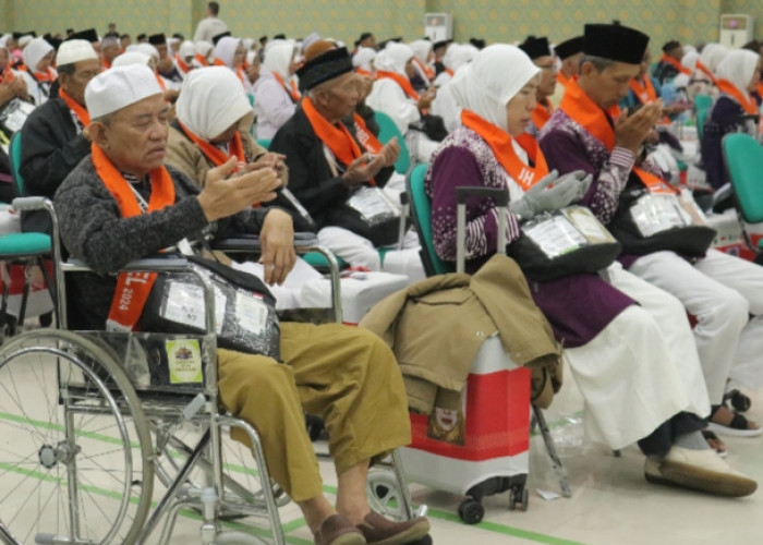 Lepas Jemaah Calon Haji, Pj Gubernur Safrizal Titip Doa Untuk Negeri Serumpun Sebalai