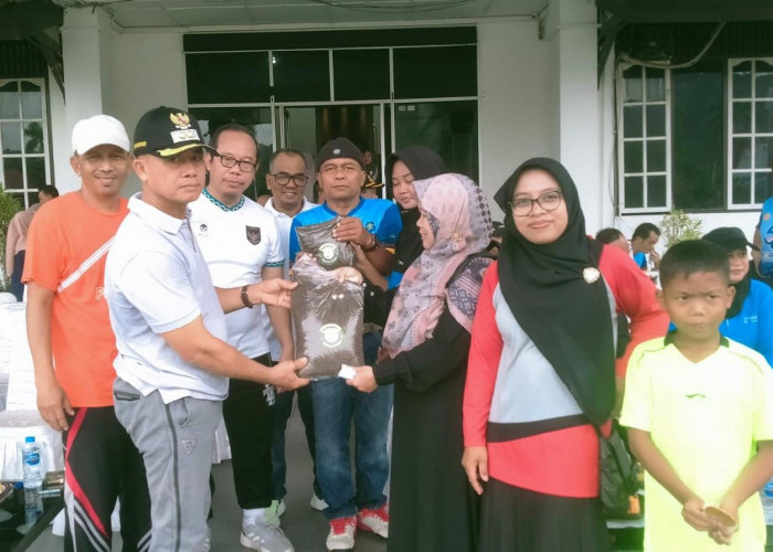 Kreatif! Siswa SMPN 1 Puding Besar Olah Daun Jadi Kompos Bernilai Jual  ​