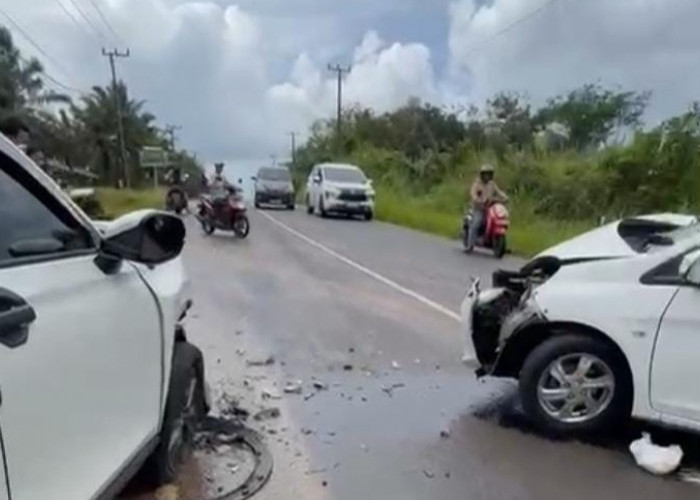 Breaking News! Dua Mobil Adu Kambing di Jalan Bencah Airgegas, Ada Plt Kepala DPMPTSP Basel di Lokasi