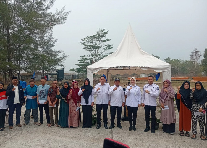 Wawako Dessy Hadiri Penyerahan Santunan Baznas Babel Bagi 100 Warga Kejaksaan