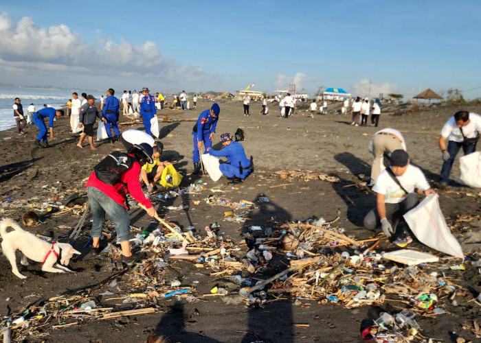 Srikandi PLN Babel Beraksi di Zero Waste Warriors, Wujudkan Pantai Bersih dan Lingkungan Lestari