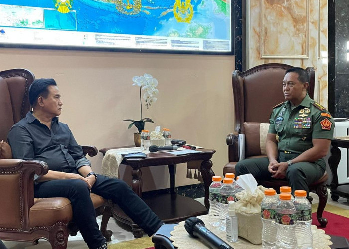 Yusril Diskusikan Jalan Keluar Atasi Masalah Pertahanan dengan Panglima TNI 