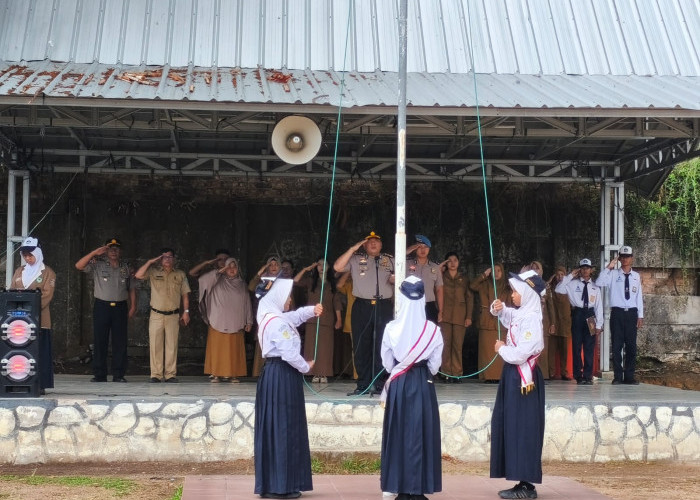 Polres Bangka Perkuat Karakter Pelajar Lewat Program Polisi Peduli Pendidikan di SMPN 5 Sungailiat