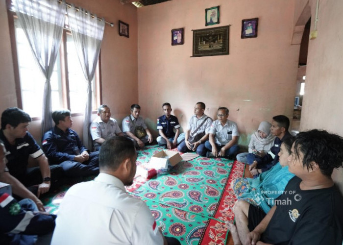 Berikan Dukungan Moril dan Materil, PT Timah Hadir dan Santuni Keluarga Korban Kecelakaan Tambang