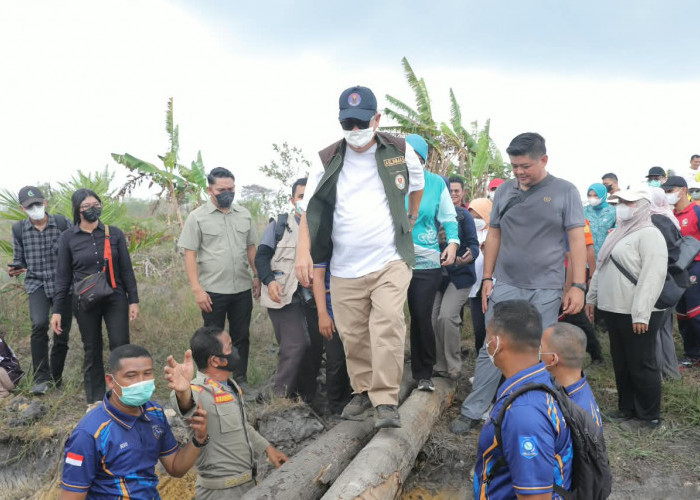 Tinjau Lokasi Pengungsian dan Kebakaran, Gubernur Hidayat Arsani Tegaskan Tanggung Jawab Pemerintah