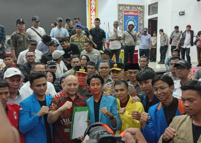 Didemo Mahasiswa, Gubernur Hidayat Minta Maaf, DPRD Babel Pangkas Anggaran DL