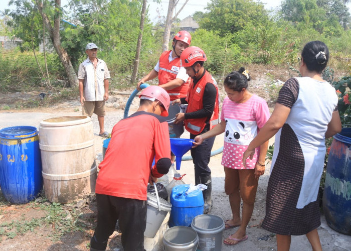 PMI Bangka Salurkan 15.000 Liter Air Bersih ke Warga Terdampak Kekeringan Sungailiat  