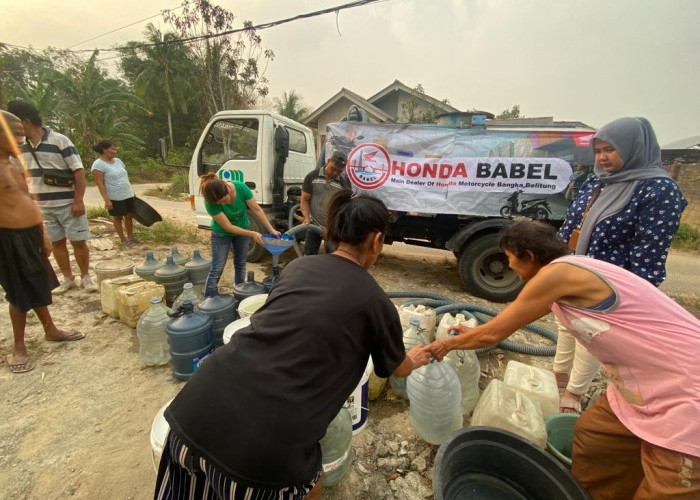 Masyarakat Desa Konghin Antusias Dapatkan Bantuan Air Bersih Honda 