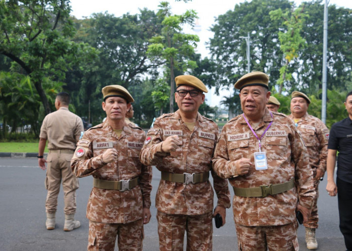 Suasana Penuh Semangat Sambut Kedatangan Gubernur Hidayat di Gerbang IPDN Jatinangor